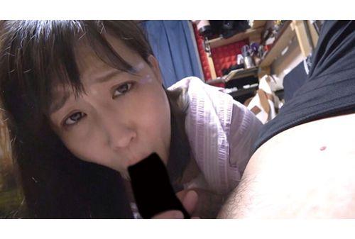 C-2811 I (24) Naturally End Up Messing With My Wife's Female Friend, ``Married Woman Kumiko (a Pseudonym), 35 Years Old,'' Who Is Staying In My Room. Screenshot 4