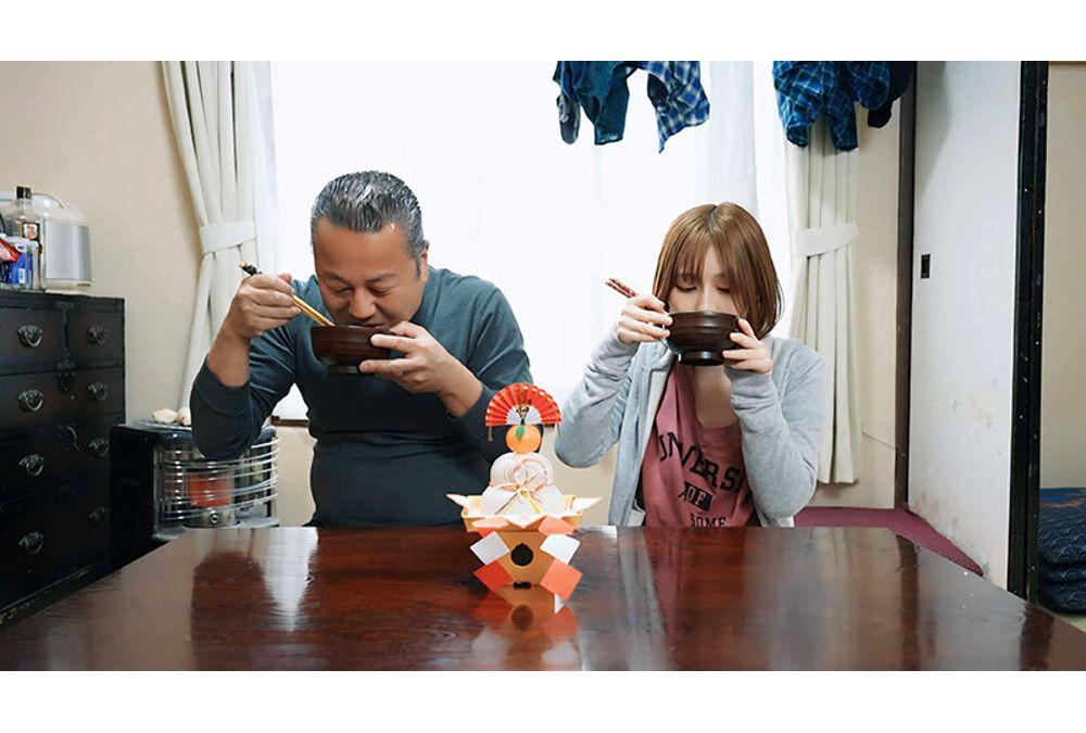 FTHTD-181 A Female Student And A Middle-aged Caretaker Spend New Year's Alone In A Student Dormitory. Unable To Control Her Urges Towards A Young Body... A New Year's Eve Deep Throat Fuck All Night Long. Screenshot 5