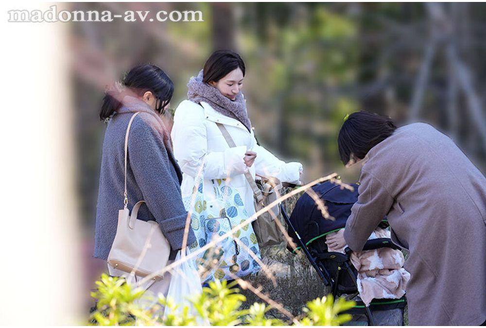 OFES-005 Busty Mom's Debt Collector Visits Her Home To Rape Her - Right Next To Her Husband, Son, And Mommy Friends... - Kimura Rei Screenshot 3