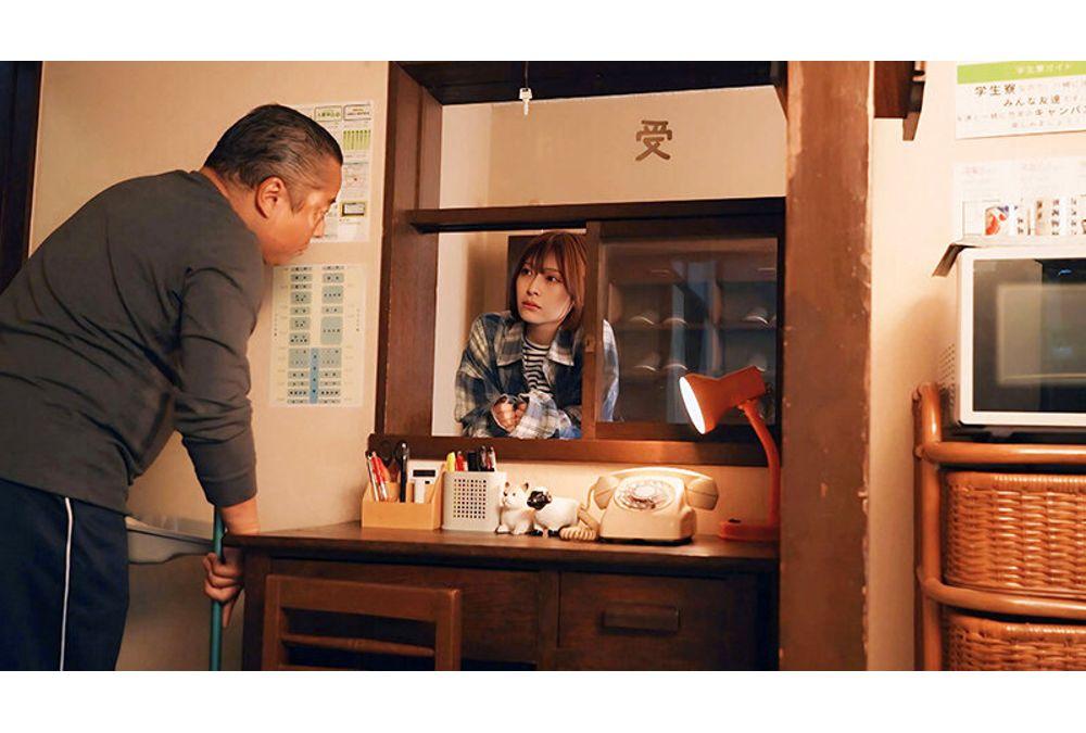 FTHTD-181 A Female Student And A Middle-aged Caretaker Spend New Year's Alone In A Student Dormitory. Unable To Control Her Urges Towards A Young Body... A New Year's Eve Deep Throat Fuck All Night Long. Screenshot 6