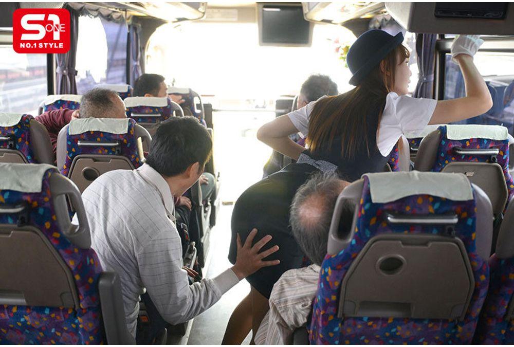 SONE-882 A Beautiful Bus Guide Is Forced To Take Responsibility For Her Body. A Huge Orgy With Energetic Middle-aged Passengers That Never Ends, No Matter How Many Times You Cum. 18 Ejaculations On The Bus Tour. Miru Screenshot 4
