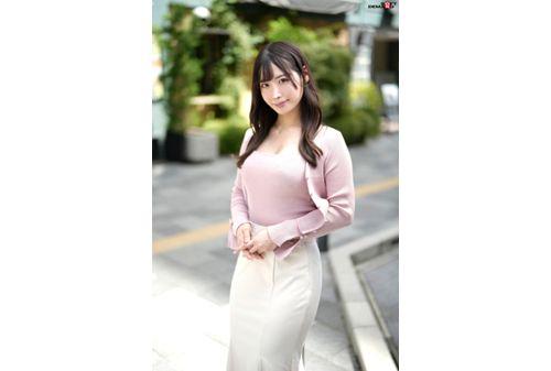 MOGI-123 [First Shot] A Cafe Clerk Who Wants To Do AV. A Cheerful Answer And A Gentle Smile. 165cm Tall, Slender E Cup Body. She Likes Toy Play And Doggy Style, And Wants To Try Soft SM And Multiple Play. Reimi-chan, 25 Years Old, Reimi Hasegawa. Screenshot 3
