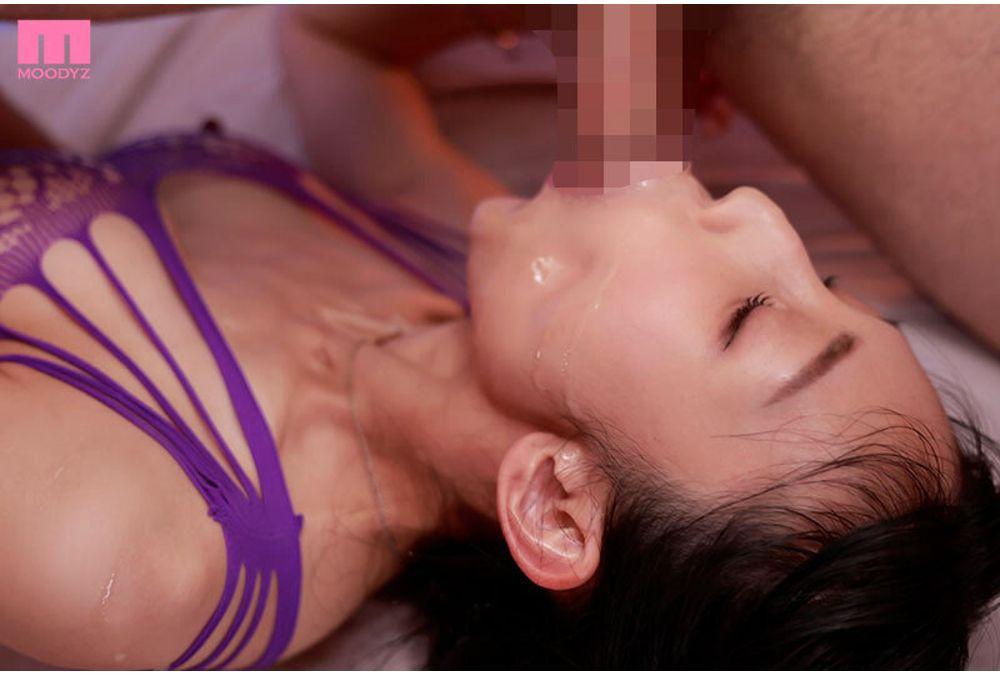 MIKR-083 Vulgar Pussy Spreads Open In A Pantyhose With Holes! The Sexually-crazed Monster Woman In The Room Across The Hall Seduces You With Obscene, Lewd, And Lewd Poses Until You're Completely Drained Of Sperm. Shirahama Kaho Screenshot 4