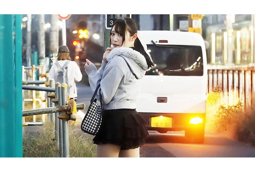 PYM-533 A Girl On The Street Was So Sexy That I Kept Staring At Her, And She Secretly Gave Me A Handjob Screenshot 3