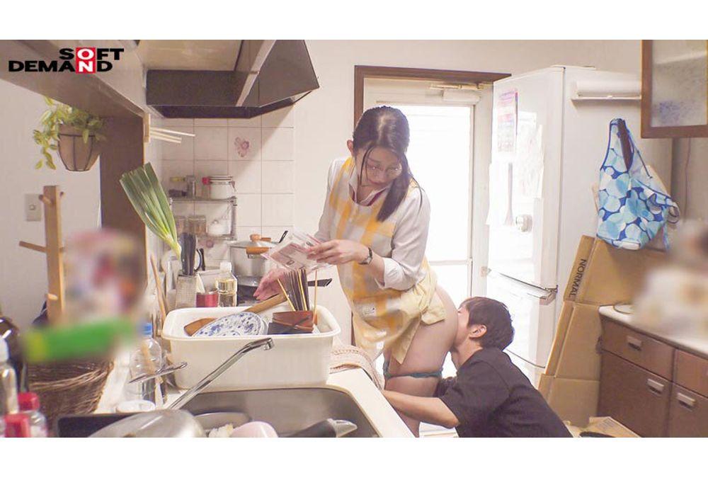 SDJS-349 Cooking, Laundry, And Satisfying Sexual Desires - A Morning Life Of Continuous Sex With 10 Younger Brothers - Secretary Moriya Yoshino Is Going To Be The Eldest Daughter! Screenshot 6