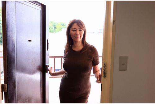 FWTR-016 Chisato Shoda, The Voluptuous And Lewd Fifty-something Wife Who Lives Next Door To The Apartment Screenshot 7