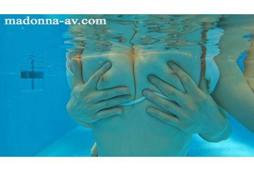 JUR-319 Resort Pool NTR Exclusive Hot Girl X Adult Bikini... NTR Drama Where Immorality And Freedom Intersect. Yuuka Niizuma Screenshot 4