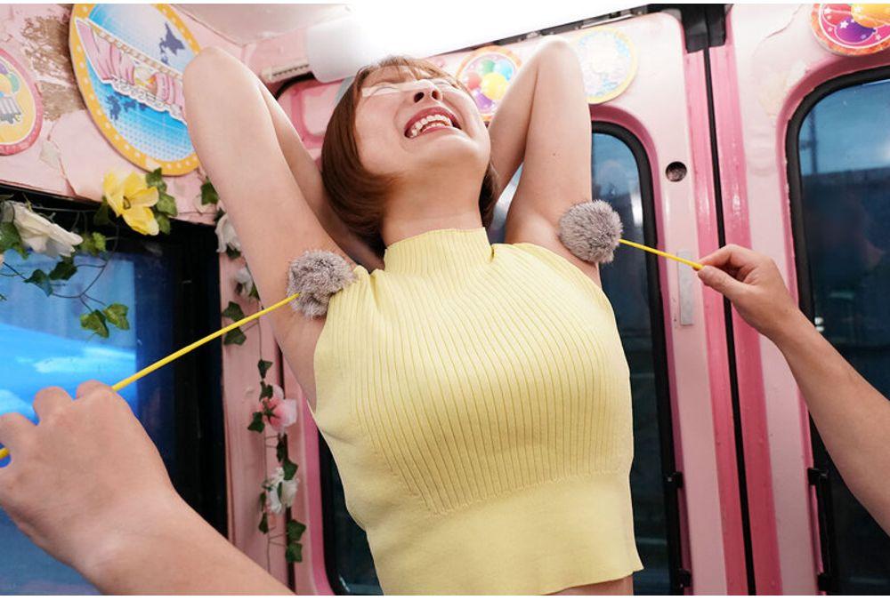 DVMM-319 A Collaboration Between An AV That Monitors Ordinary Men And Women And A Magic Mirror Van. Street NTR In Front Of Her Boyfriend! A Female College Student Challenges A Tickling Endurance Game That "mustn't Be Felt At All"! A Skilled Actor Uses Feather Touches All Over Her Body → Tickling → Sensitive Spots! She Can't Resist The Tingling Pleasure That Runs Down Her Spine And Ends Up Incontinent... Screenshot 5