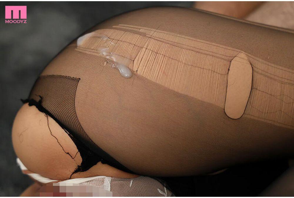 MIKR-060 Every Friday, I'm Raped By The Persistent Old Man President Of A Business Partner. He Keeps Ripping My Pantyhose And Pounding Me Until I Orgasm With His Legs Spread Wide. Screenshot 6