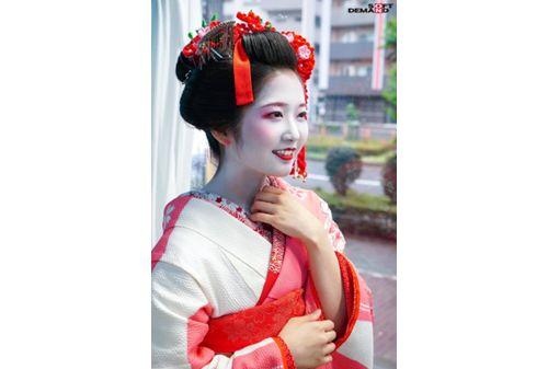 SDMM-075 Magic Mirror Geisha Who Is Shy Enough To Dye Doran Red And Dream Baseball Fist SEX Screenshot