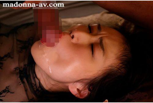 ROE-375 Yuri Katahira, 42, A Former Beautiful Teacher Who Was Embraced By The Huge-dick, Insatiable Principal Every Night After School, Can't Forget The Adulterous Sex She Had Back Then And Is Making Her AV Debut! Screenshot 6
