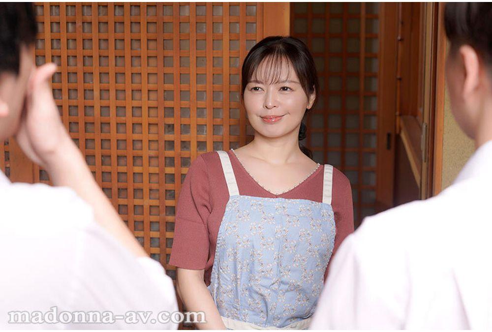 ROE-530 MONROE's Exclusive Beauty Consultant, A Married Woman, Unexpectedly Allows Unprotected Sex!! The Beautiful Mother Of A Friend, Days Spent Immersed In Kissing And Conception. Screenshot 3
