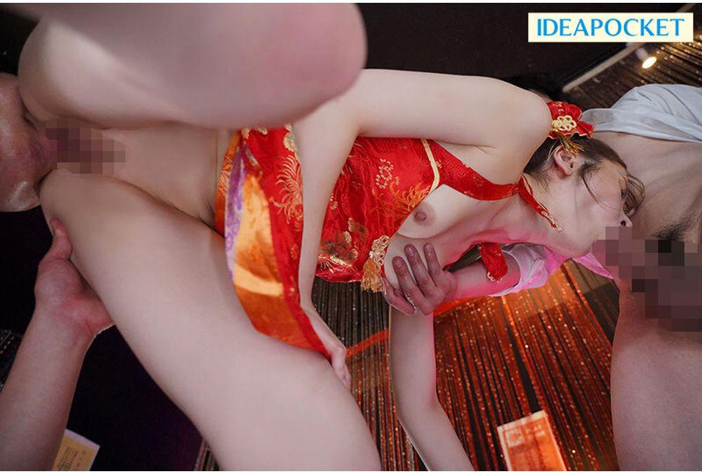 IPZZ-746 Foreign Beauty's First Experience In A Japanese Sex Industry! Taking Advantage Of The Fact That She Doesn't Understand The Rules, She Responds To The Masochistic Customer's Requests And Has Sex With Him While Insulting Him... Anything Goes!? Obedient Bunny Pink Salon Amane Michelle Screenshot 1