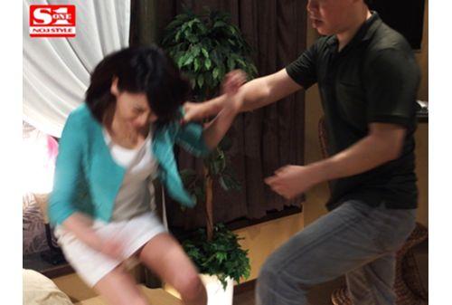 SNIS-083 Wife Shoko Akiyama That Was Committed In Front Of Husband Screenshot