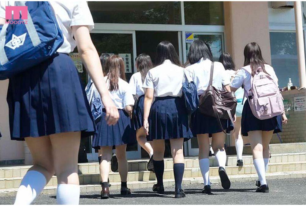 MIQD-012 The Ultimate Uniform Peek-a-Boo Screenshot 6