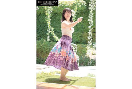 EBWH-040 15 Years Of Hula Dancing Experience! She's A Real Hula Dancer With Stage Experience, So Her Hip Usage In The Cowgirl Position Is Amazing! Plump JD Aro Tamamori AV Debut Screenshot
