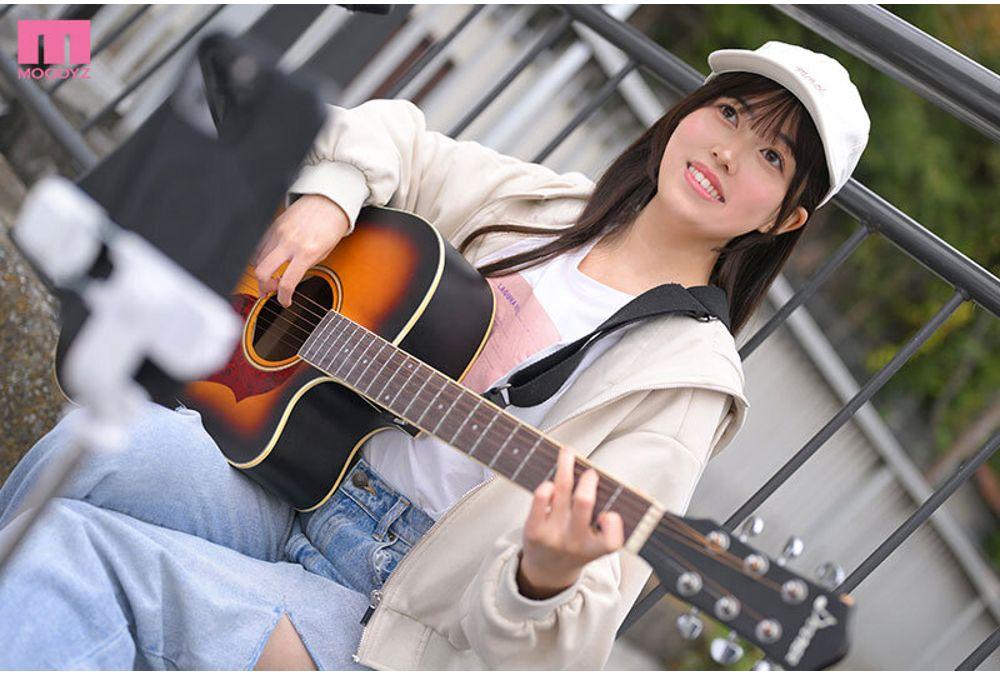 MIFD-724 A Poor Girl Who Moved To Tokyo Dreaming Of Becoming A Singer Is Lured By A High-paying Part-time Job And Secretly Appears In An Adult Video! With Only One Previous Sexual Partner, This Innocent, Legally-aged Loli Girl Makes Her Shy Orgasm Debut. (Shiramiya Moe, 22) Screenshot 5