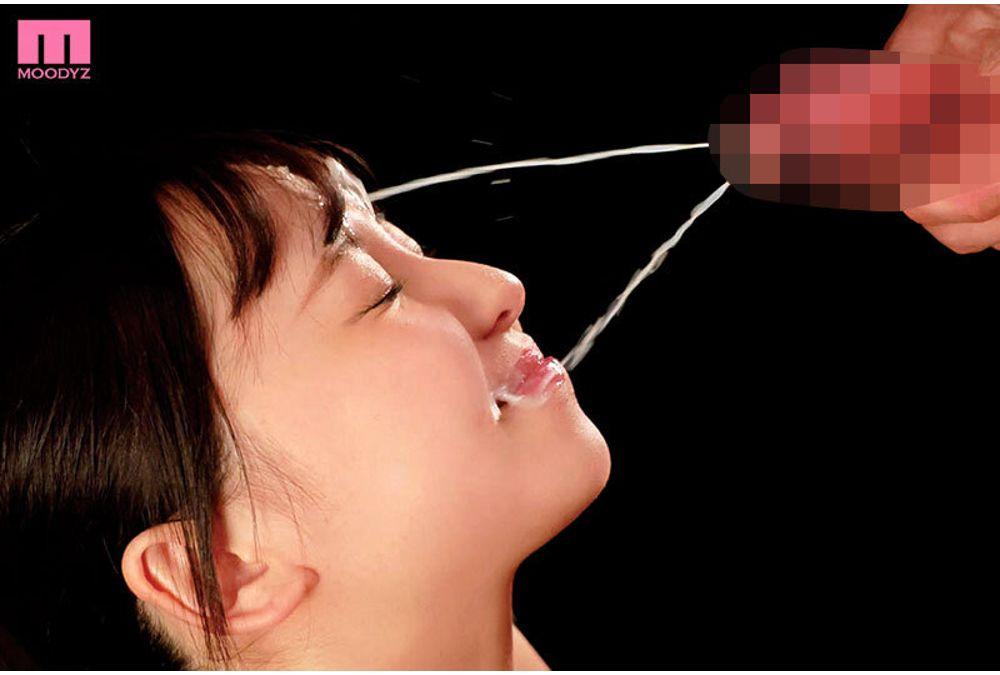 MIZD-553 Spray It All Over The Pretty Girl's Face! The Ultimate Laser Beam Facial Cumshot. Screenshot 4