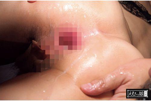 EMLB-080 Heaven's Anus Is OPEN With A Diameter Of 5cm! A Brutal Thrust Burst Into The Asshole, Revealing The Depths! The Ultimate Gaping Anal 30 Consecutive Shots BEST Screenshot 2