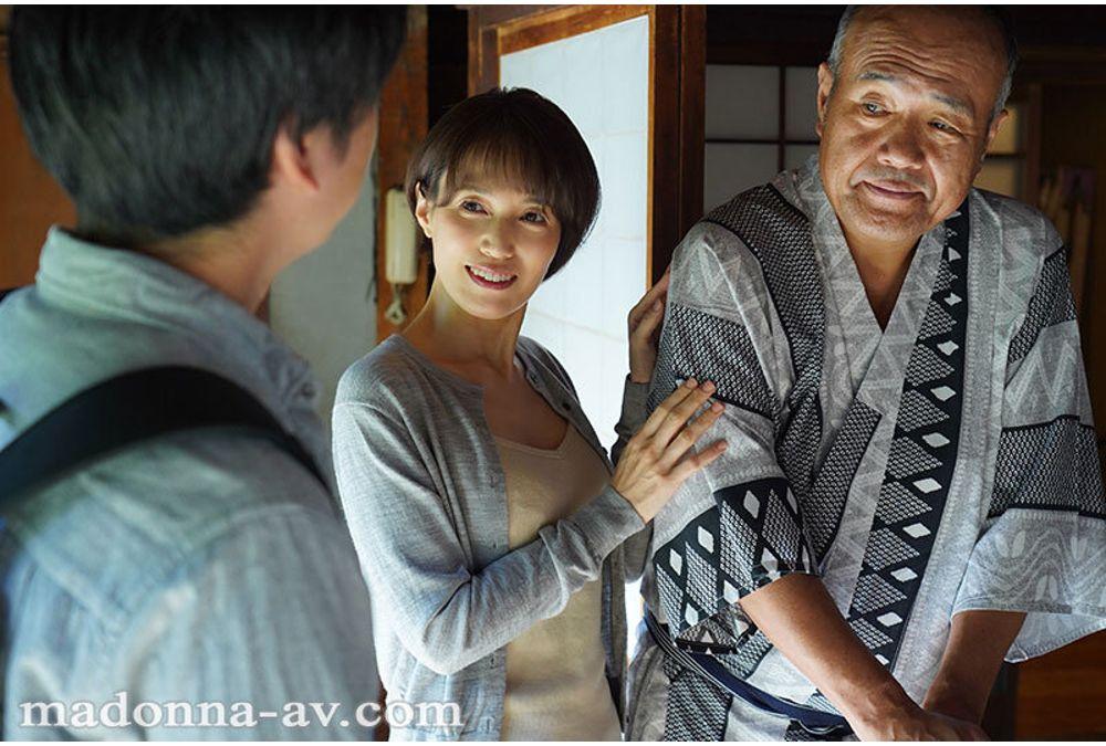 ROE-474 When I Went Home For The Holidays, I Found Out My Grandfather And Mother Were Having An Affair. What I Witnessed That Day Changed Me Into A Lifelong "mature Woman Lover"—. Hoshi Fuyuka Screenshot 4