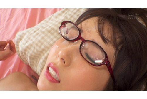 CESD-986 The Woman Wearing Glasses Is Erotic! 3SEX Super Production! !! 2 Yui Hatano Screenshot