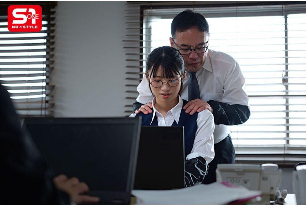 SNOS-380 A Plain Office Lady's Hidden Erotic Body Is Discovered By Her Creepy Middle-aged Boss... Forced To Share A Room On A Business Trip, She Is Subjected To Brutal Sexual Harassment That Unexpectedly Awakens Her Inner Nymphomaniac! A Night Of Drenched Orgasms And Gushing Fluids. Hinagata Mikuru Screenshot 6