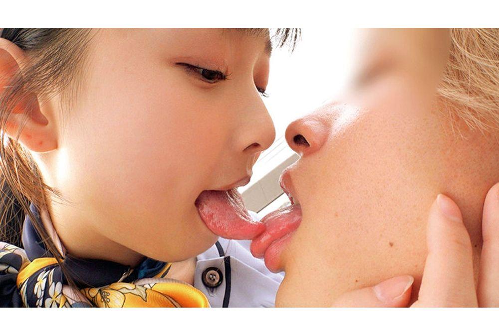 SKMJ-672 Beautiful And Innocent Beauty Consultant Gives A Virgin A Deep French Kissing Lesson Under The Blue Sky That Will Melt Your Mind. Lol. The Boy Trembles With Excitement As She Entangles Her Tongue With His, Drooling And Dripping With Drool. // The Virgin Is So Turned On By The Kiss That He Seems Ready To Explode. Lots Of Kissing, Kissing, Kissing, And Then She Takes His Virginity. (゜Д゜) What... Screenshot 6