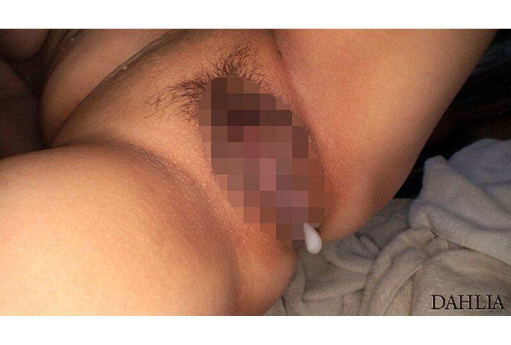 DLDSS-490 A Frustrated Busty Housewife Goes Wild On A Hot Spring Trip, Having Unprotected Sex With A Man. Screenshot 5