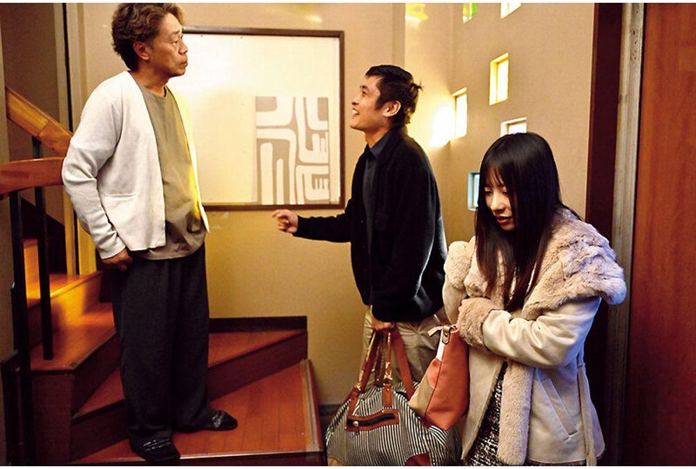 HZGD-335 My Father-in-law Was A Big Sugar Baby Who Taught Me About Pleasurable Sex... My Masochistic Wife, Hinako Matsui, Became A Human Toilet, Squirting And Wetting Herself Uncontrollably. Screenshot 9