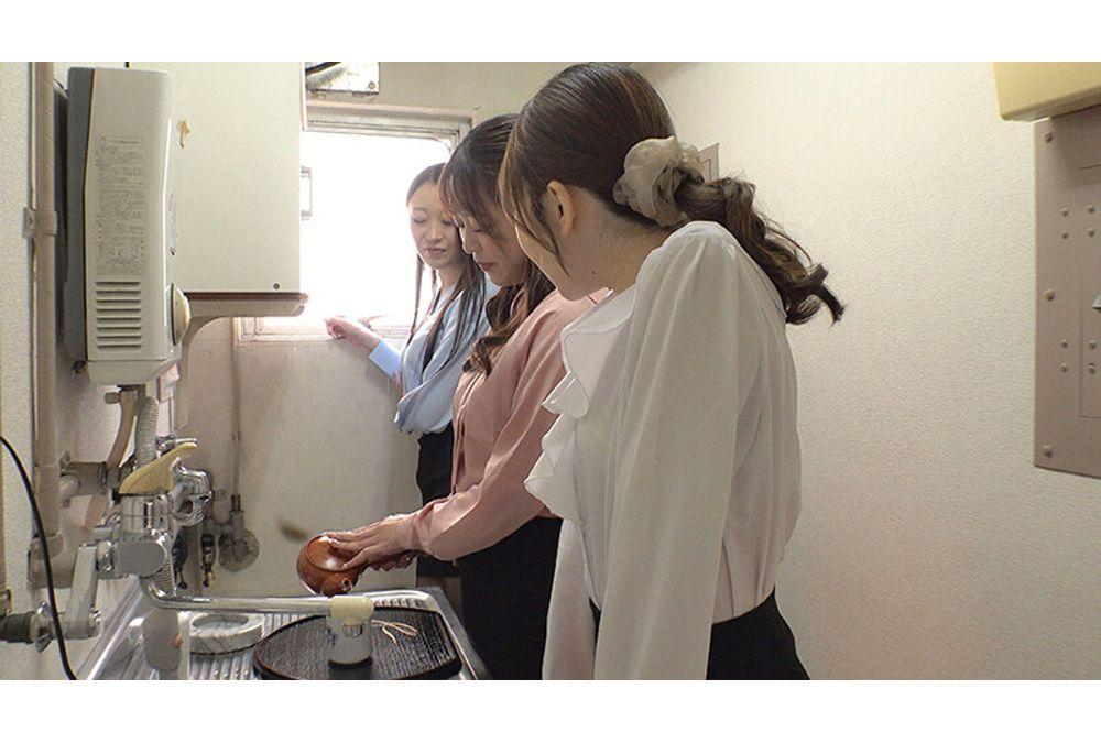 DOKS-687 A Beautiful-legged Office Lady Is Forced To Be The Sex Slave Of Her Old, Pantyhose-obsessed Boss. Screenshot 6