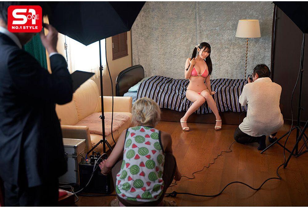 SNOS-167 A Budding Gravure Idol Is Seduced By A Veteran Comedian At A Hot Spring Inn Where She Is On Location For A Shoot. (Shido Rui) Screenshot 5