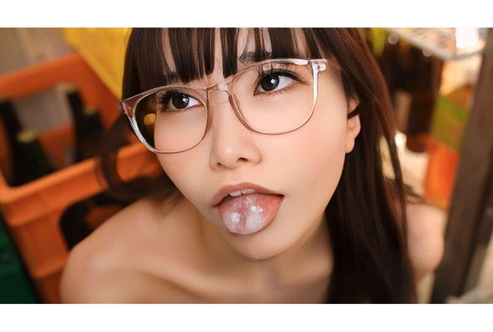 FTHTD-170 "I'm So Excited That The Customers Might Find Out..." Late-night Shift With No Panties Or Bra - Busty College Student Seduced By Perverted Manager As Late-night Customer Service Part-timer Yua Minase Screenshot 4