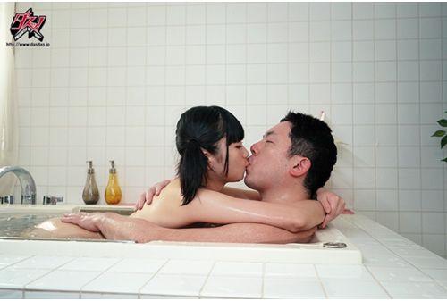 DASD-547 I'm A Virgin And A Big Friend, I'm In Love With A Small Soap Bubble ... Maisen Hiizumi Screenshot