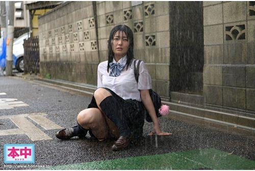 HND-898 Rain Shelter Wet See-through Uniform J ● The Old Man Gets Wet And Seeded Press Hinata Koizumi Screenshot