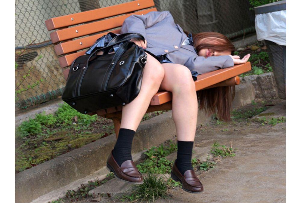 SMKD-004 Complete Coma - 4 People - Badminton Club Member (1●) / Vagina Charter Travel Agency Worker (24) / Convulsive Reach Film Research Club (1●) / Toroman Music College Student (20) All Creampie Sleepwalking Seconds Screenshot 4