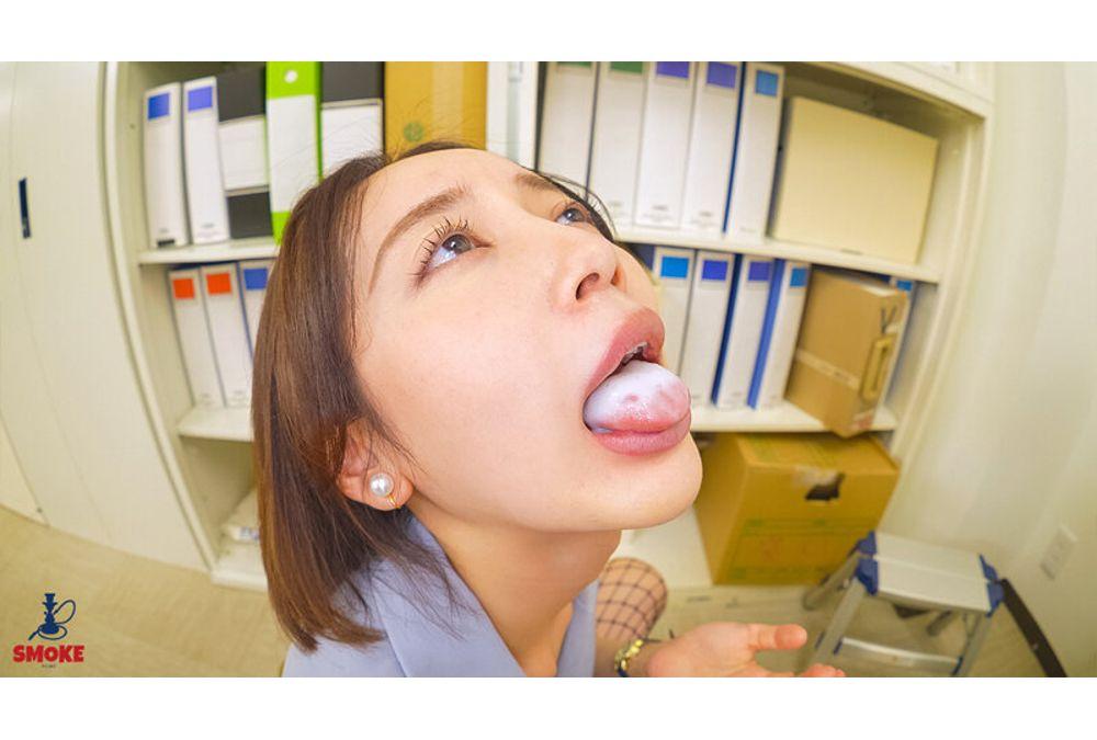 SMOK-020 [Pin-Salo Sexual Harassment] During Overtime, When The Two Of Them Are Alone In The Office, The Cash-strapped Boss Relieves His Horniness By Treating His Big-assed Married Office Lady, Kanna Misaki, As If She Were A Blowjob Prostitute, And Gets Cum In Her Mouth Multiple Times. Screenshot 7