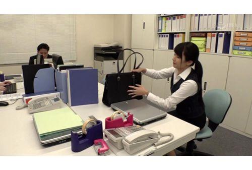 DFE-049 Sweaty Season ... Power Harassment From Behind By My Boss Who Hates Me In The Office ● My Stuffy Ass Shy Natsuki Kisaragi Screenshot