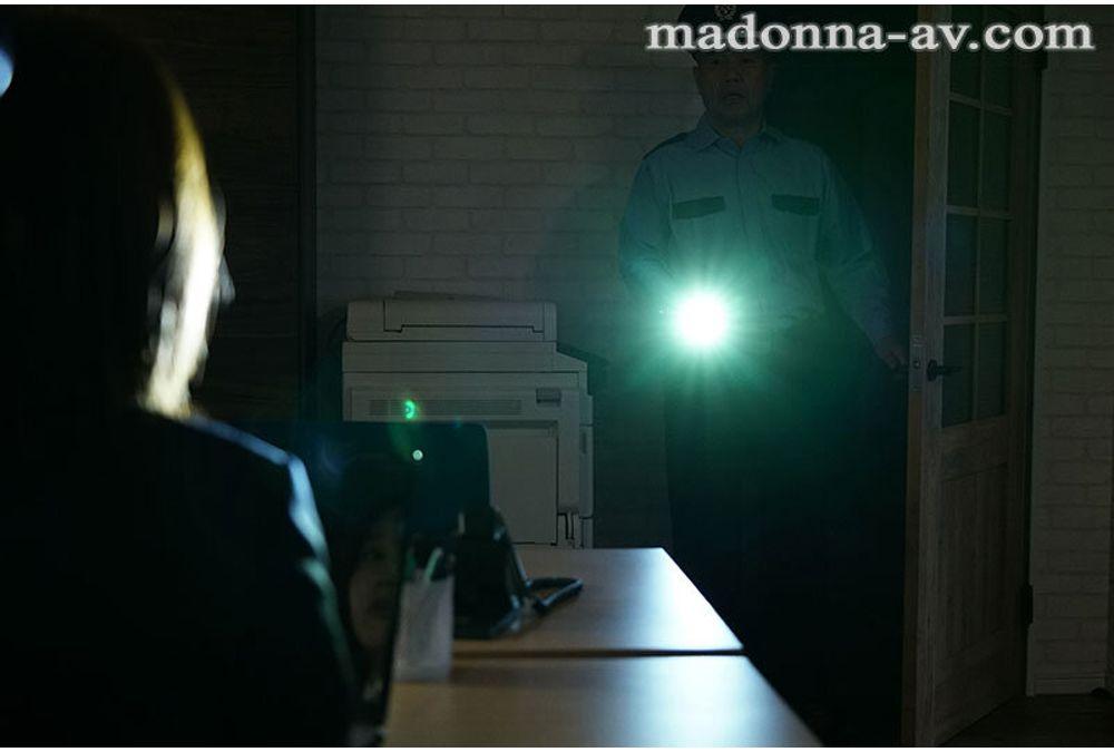 JUR-413 Intimate Sex - Late-night Office Affair With A Security Guard - Minami Kojima Screenshot 2