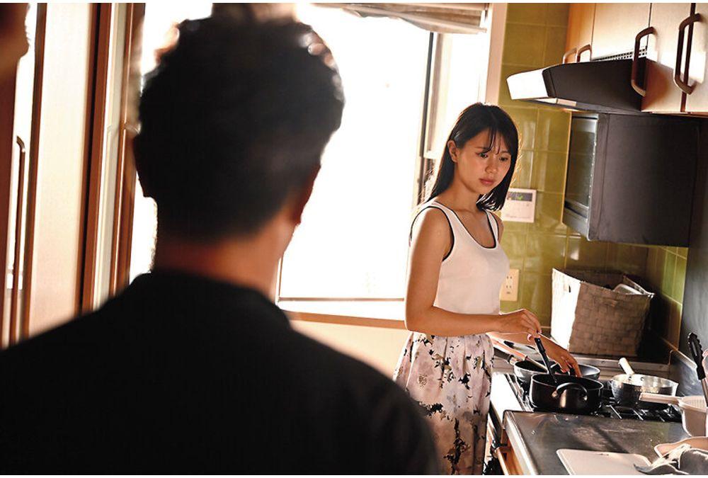 HZGD-325 Her Father's Younger Brother (uncle)'s Experienced Technique Made Her Twitch And Convulse, Causing Her To Orgasm Repeatedly... Her Whole Body Became An Erogenous Zone, And She Was Teased And Made To Orgasm So Much That She Could No Longer Focus. Screenshot 12