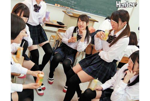 HUNTA-662 Roll Up The Knee High And Mini Skirt Girls With A Hot Roll! !The School Where I Entered Was A Girls' School Until Last Year And Became A Collaborator From This Year! !In Junior High School, She Has Nothing To Do With Girls ... Screenshot