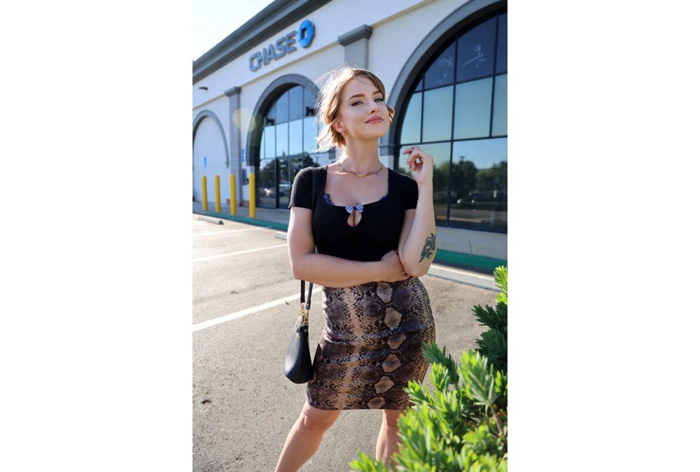 HIKR-253 A Super Glamorous Married Woman Picks Up A Guy At The Supermarket!? She Invites Him To Her House For Some Bold And Passionate Sex! Octavia (24) Screenshot 9