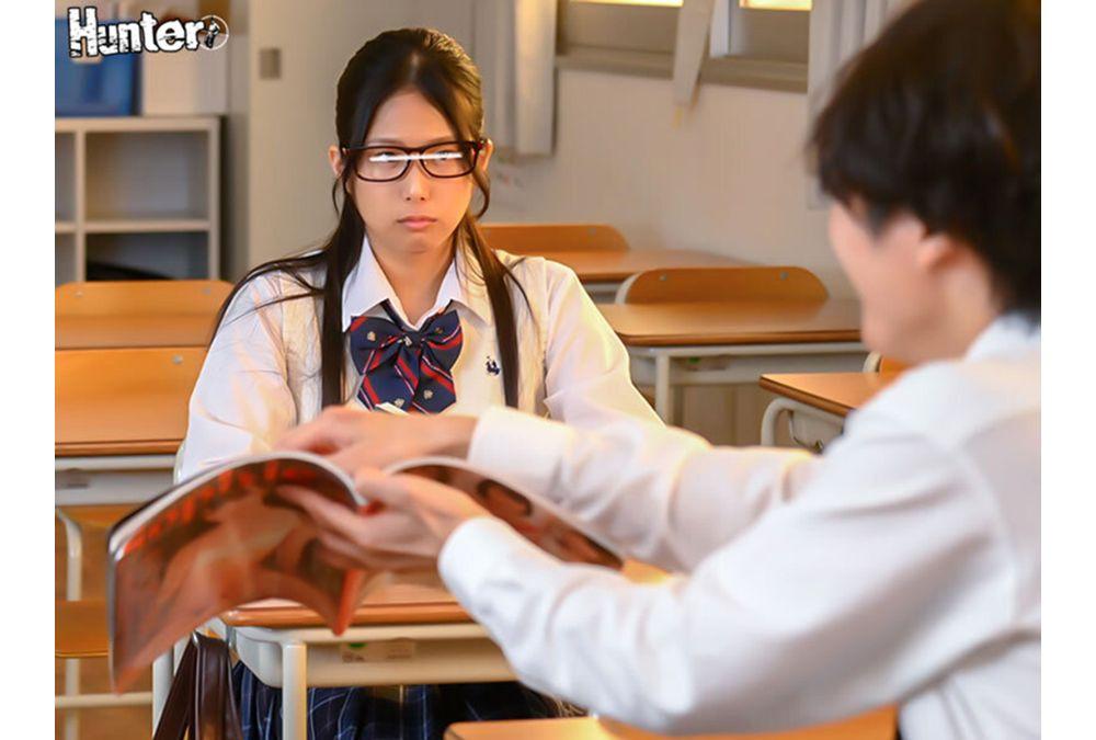 HUNTC-288 The Secret Of The Super Serious, Bespectacled Female Class Representative. After School, She Shows A Sexy Side To Me That She Never Shows To Her Other Classmates... Screenshot 4