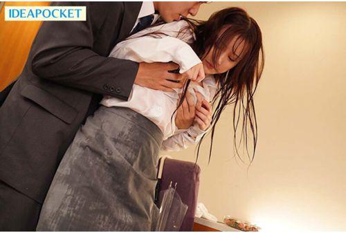 IPZZ-446 Record Rainfall On Business Trip Leads To Sharing A Room With Virgin Subordinate... Excited By Her Wet Body, He Attacks Her And Has Sex With Her 10 Times Until Dawn. Saki Sasaki Screenshot