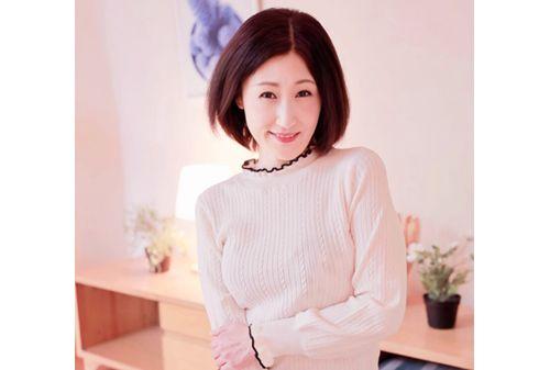 HEZ-645 Don't You Want To See It? How Does The Plain Old Lady You See In The Shopping District Get Into Trouble? 7 Mature Women Who Look Like They Are Docile But Are Drowning In Pleasure For The First Time In A Long Time With An Unimaginable Intensity! ! 18 People Screenshot 1