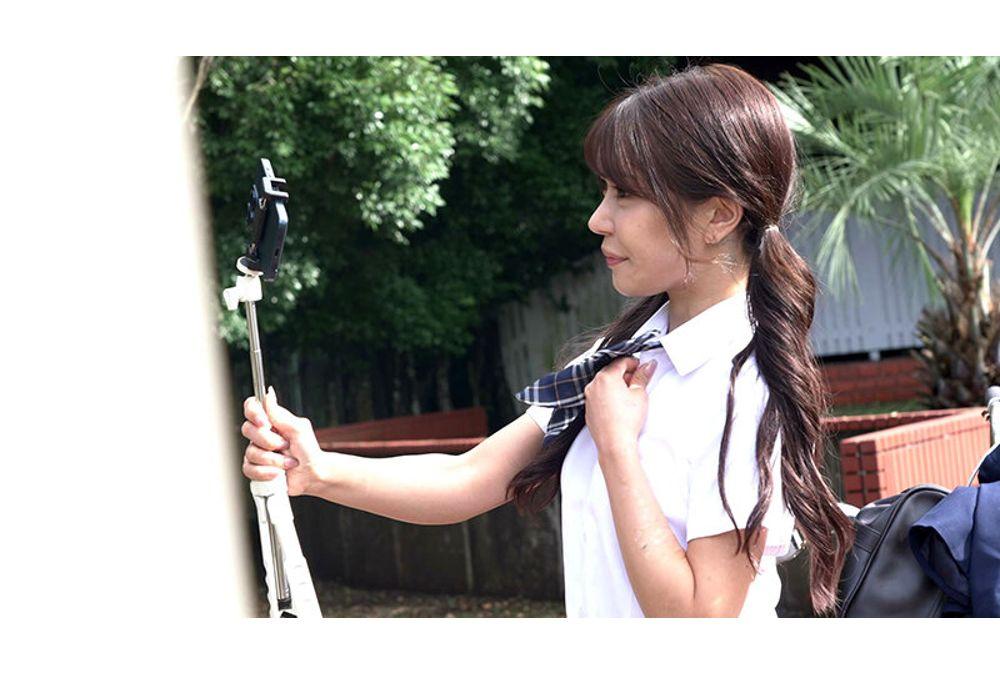 GEBB-052 I Found Some High-achieving, J-type Girls Taking Selfies And Exposing Themselves After School, So I Took Photos Of All Four Of Them. Screenshot 7