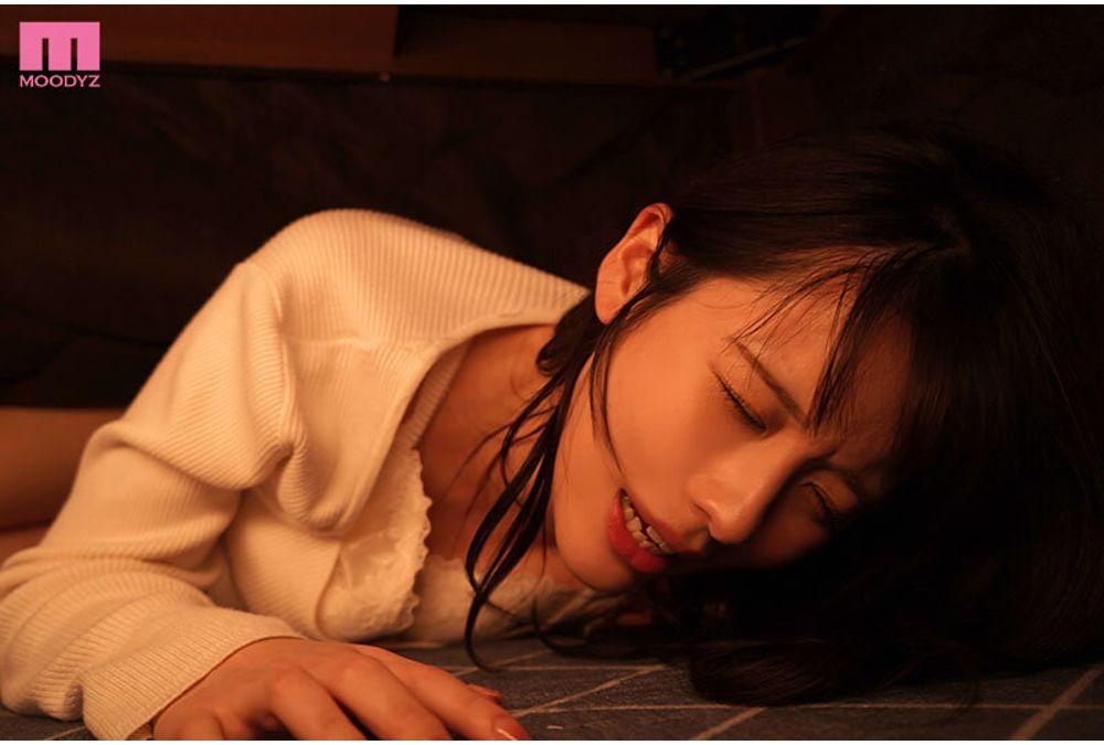 MIDA-644 Even Though My Fiancé Was Right Beside Me... During My New Year's Visit Home, My Virile Father-in-law Made Me Cum So Hard With His Aphrodisiac-fueled Fingering While We Were Under The Kotatsu... In The End, I Was So Drenched In My Own Juices That I Couldn't Even Make A Sound Throughout The House. Ayase Maria Screenshot 2