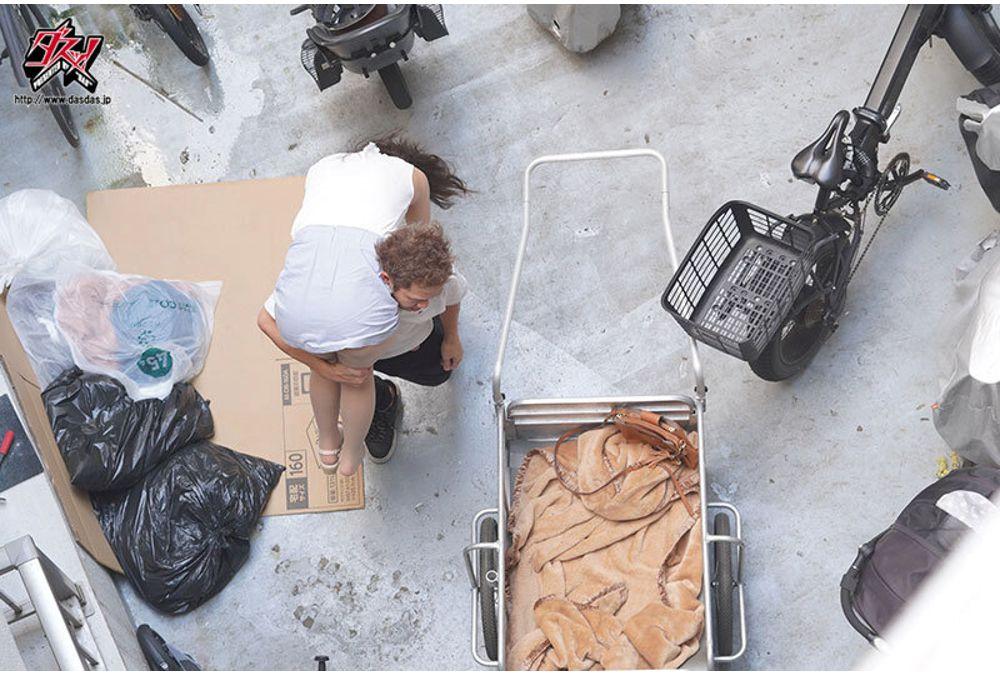 DASS-833 Drunk On The Street... Kidnapped By Dirty Stray Men And Addicted To Drugs... No Matter How Many Times You Cum Inside Her, She's OK! She's High And Arches Her Back In Ecstasy! There's No Escaping Her! Everyone's Public Toilet, Mayu Hazuki Screenshot 5