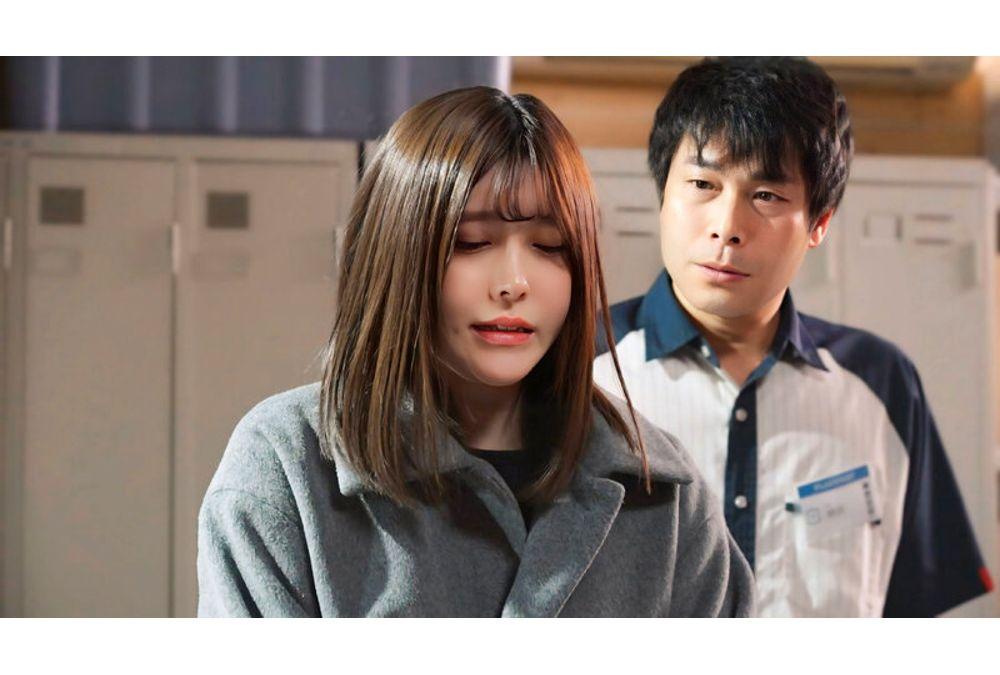 HEZ-901 I Started Working Part-time At A Convenience Store To Support My Unemployed Husband. It Was You Who Healed My Heart, Which Had Been Falling Apart Due To Our Increasingly Strained Marriage. Minase Akari Screenshot 8