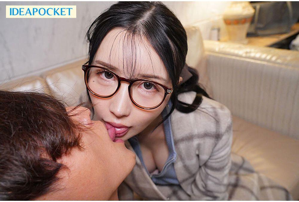 IPZZ-847 With Her Beauty And Seductive Charm, She Seduces And Has Secret After-school Hotel Rendezvous, Devouring Veteran Middle-aged Teachers With Her Lewd Hip Movements. Screenshot 4