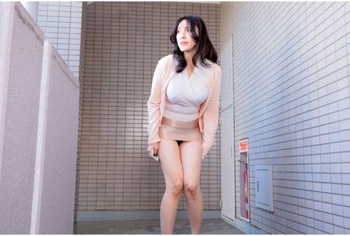AQMB-039 "I'm Sorry To Do This Here... But I Couldn't Hold It In Any Longer..." VOL.2 27 Women Who Can't Hold Their Bladder Because Their Toilet Is Broken Screenshot 7